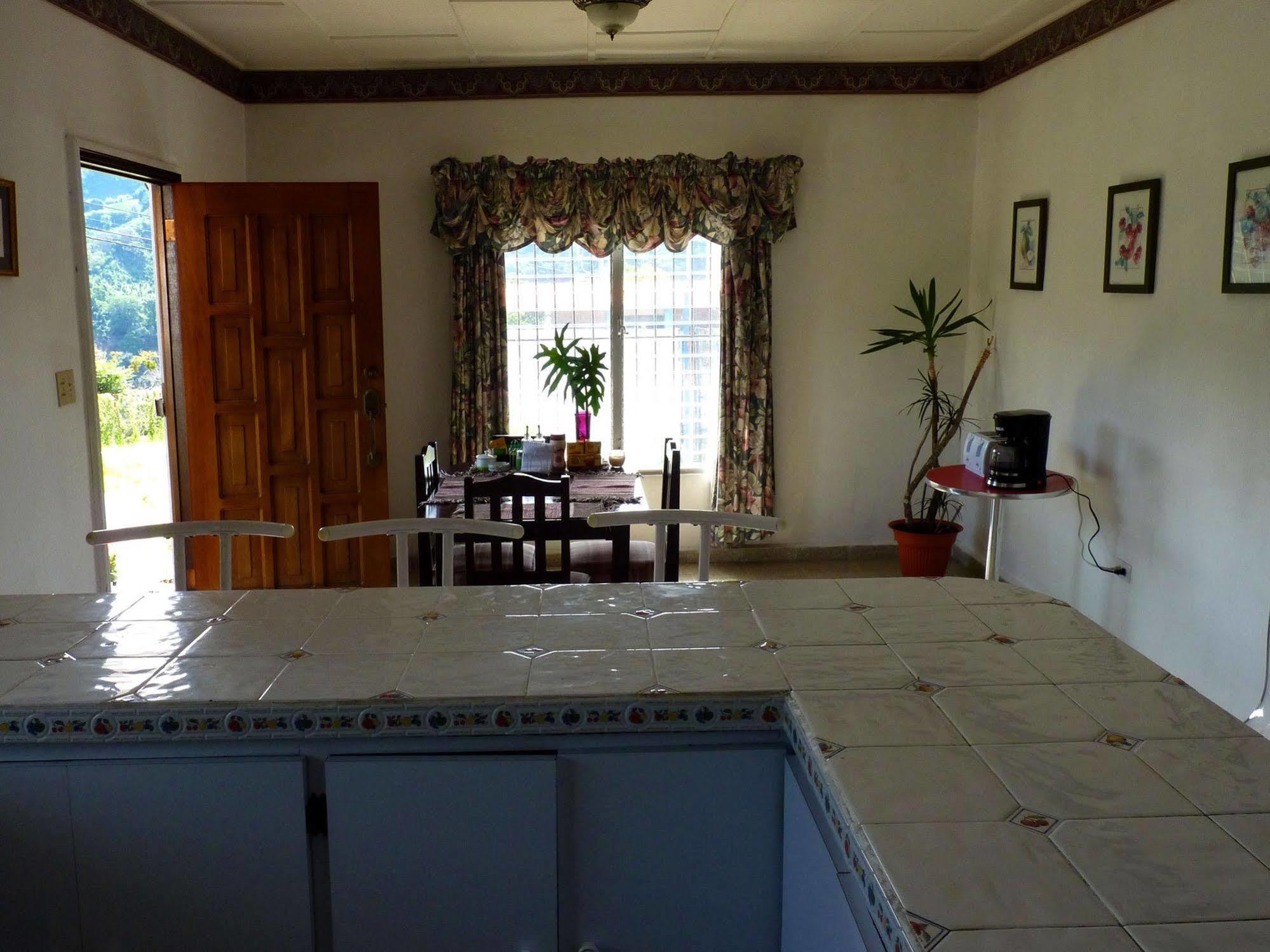 Autana Bed & Breakfast โบเกเต ภายนอก รูปภาพ